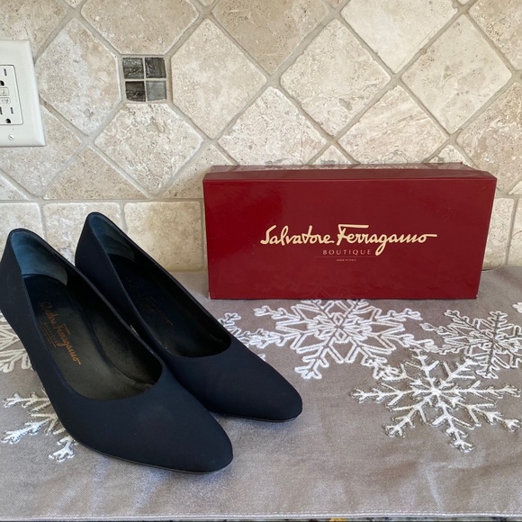 SALVATORE FERRAGAMO Black Pumps NARROW - Picture 7 of 16